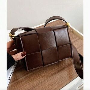 Elegant Brown Leather Crossbody Bag